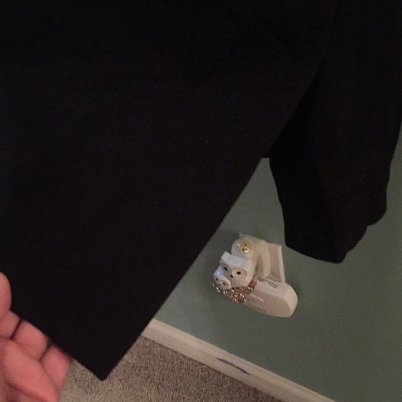 Knee length skirt. - Picture 2 of 3